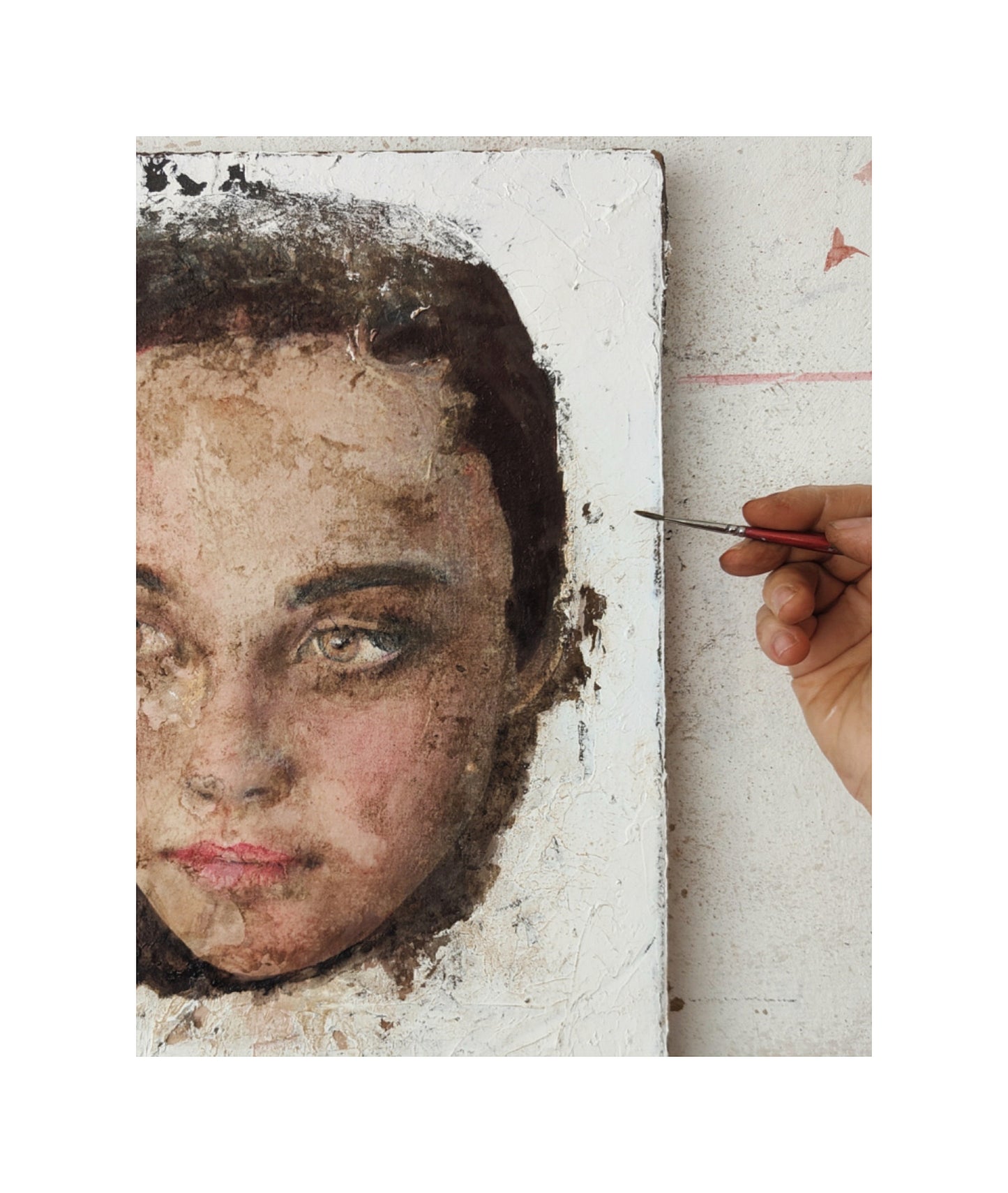 Piccolo ritratto di ragazza su tela con cornice